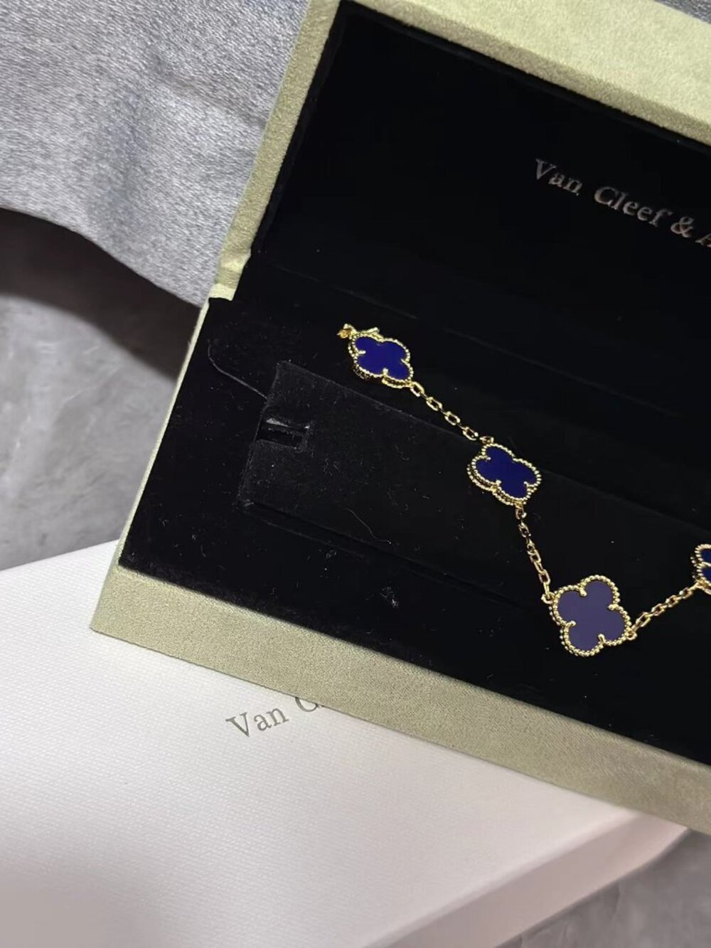 Van Cleef & Arpels 18k yellow gold